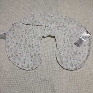 Boppy bunny print pillow cover, great condition!
Perfect for spring/Easter.